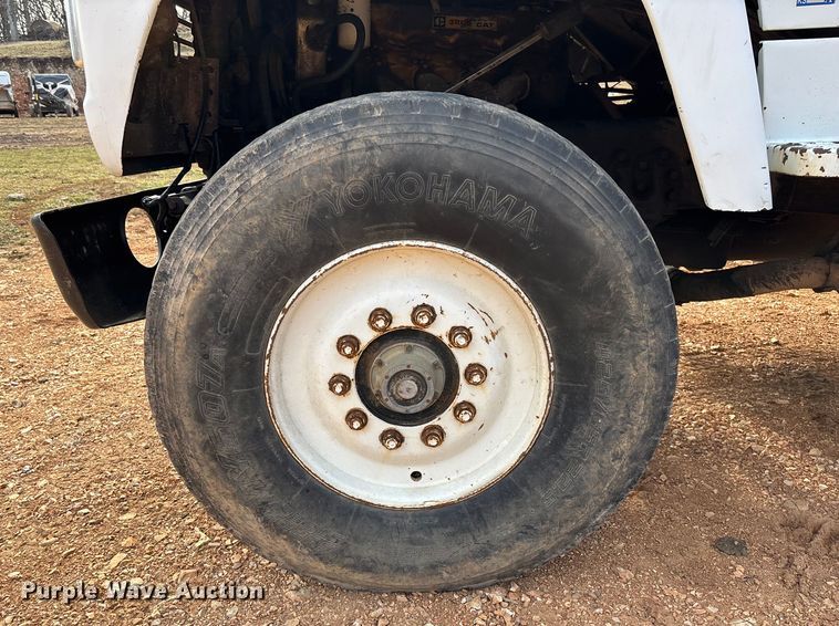 image for item FB3016 1986 Ford LT8000 dump truck