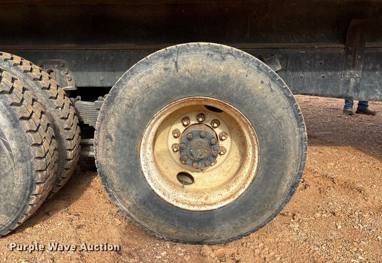 image for item FB3016 1986 Ford LT8000 dump truck