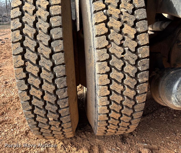 image for item FB3016 1986 Ford LT8000 dump truck