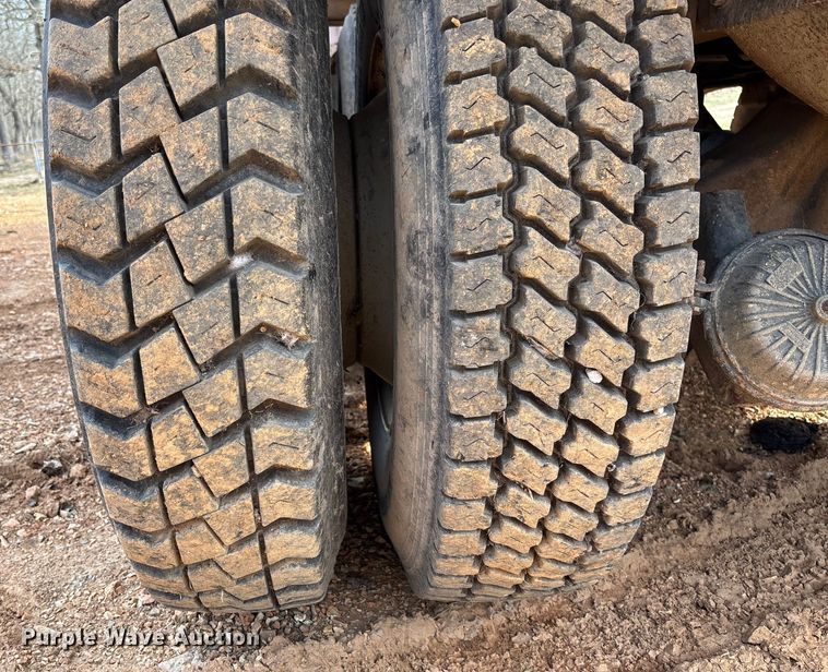 image for item FB3016 1986 Ford LT8000 dump truck