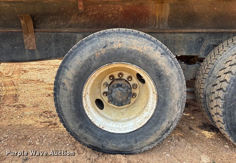 image for item FB3016 1986 Ford LT8000 dump truck