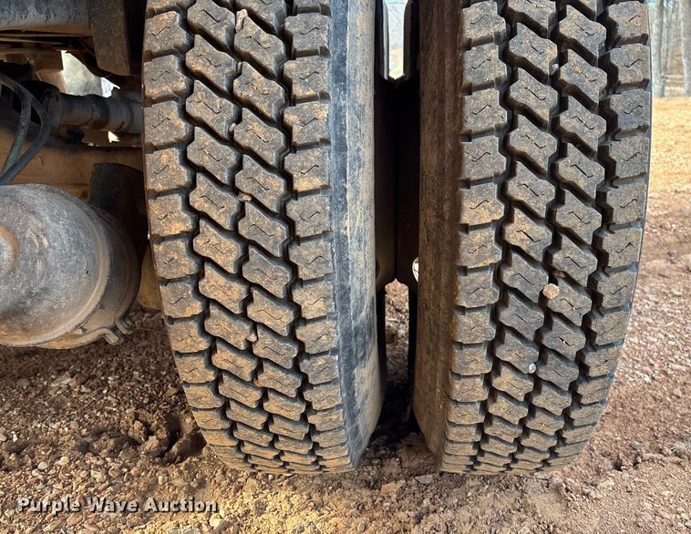 image for item FB3016 1986 Ford LT8000 dump truck