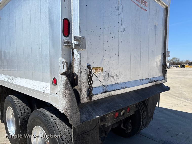 image for item FB3196 2013 Peterbilt 367 dump truck