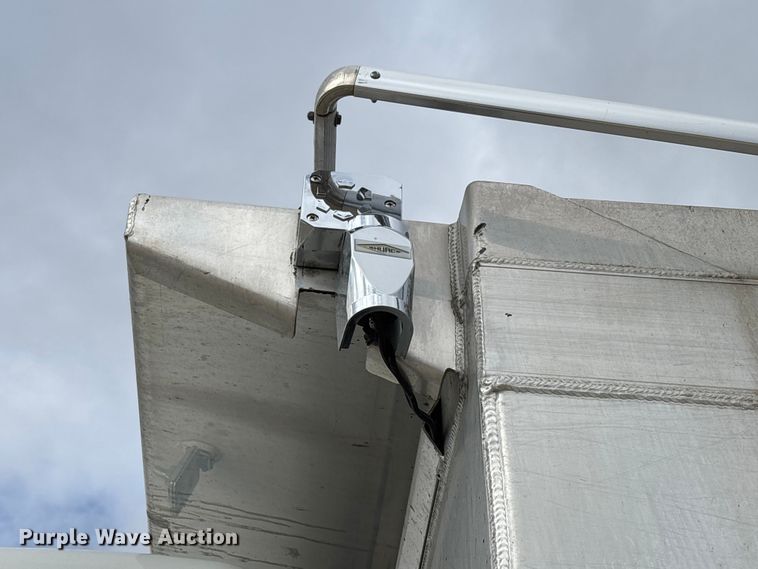 image for item FB3196 2013 Peterbilt 367 dump truck