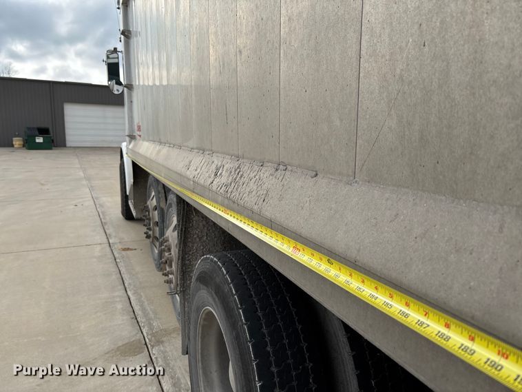 image for item FB3196 2013 Peterbilt 367 dump truck