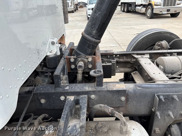 image for item FB3196 2013 Peterbilt 367 dump truck