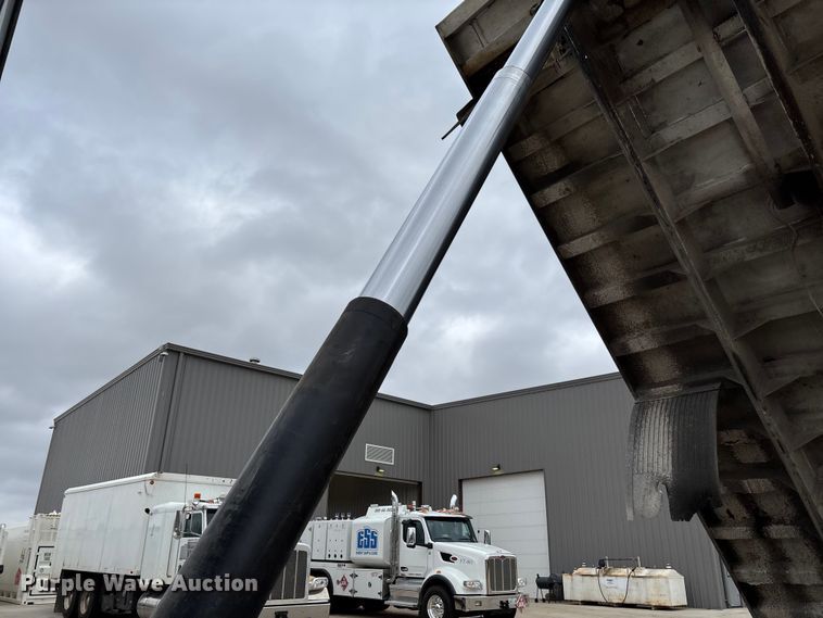 image for item FB3196 2013 Peterbilt 367 dump truck