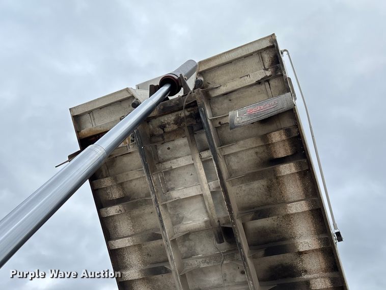 image for item FB3196 2013 Peterbilt 367 dump truck