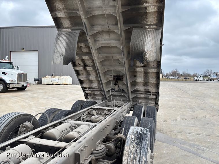 image for item FB3196 2013 Peterbilt 367 dump truck