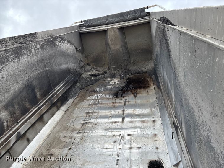 image for item FB3196 2013 Peterbilt 367 dump truck