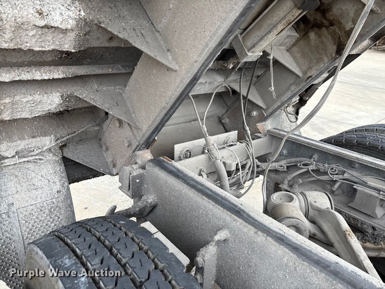 image for item FB3196 2013 Peterbilt 367 dump truck