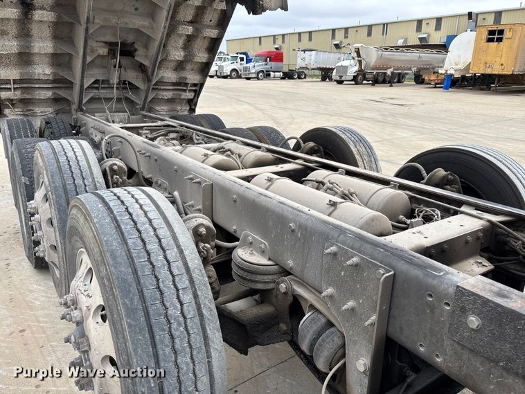 image for item FB3196 2013 Peterbilt 367 dump truck