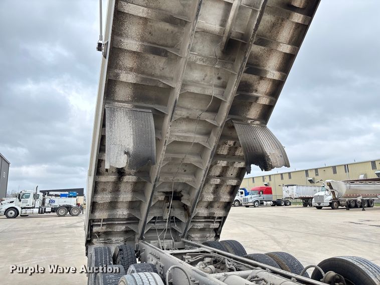 image for item FB3196 2013 Peterbilt 367 dump truck