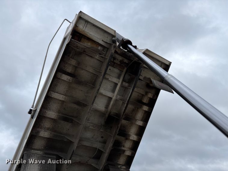 image for item FB3196 2013 Peterbilt 367 dump truck