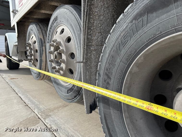 image for item FB3196 2013 Peterbilt 367 dump truck