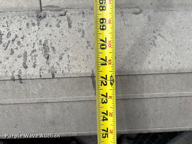 image for item FB3196 2013 Peterbilt 367 dump truck