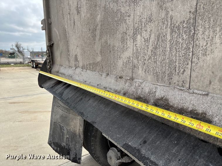 image for item FB3196 2013 Peterbilt 367 dump truck