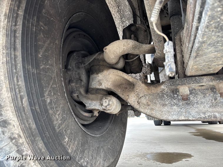 image for item FB3196 2013 Peterbilt 367 dump truck