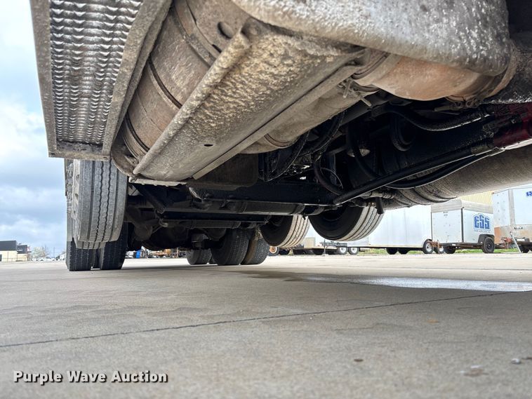 image for item FB3196 2013 Peterbilt 367 dump truck