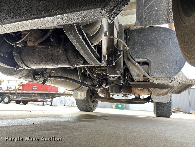 image for item FB3196 2013 Peterbilt 367 dump truck