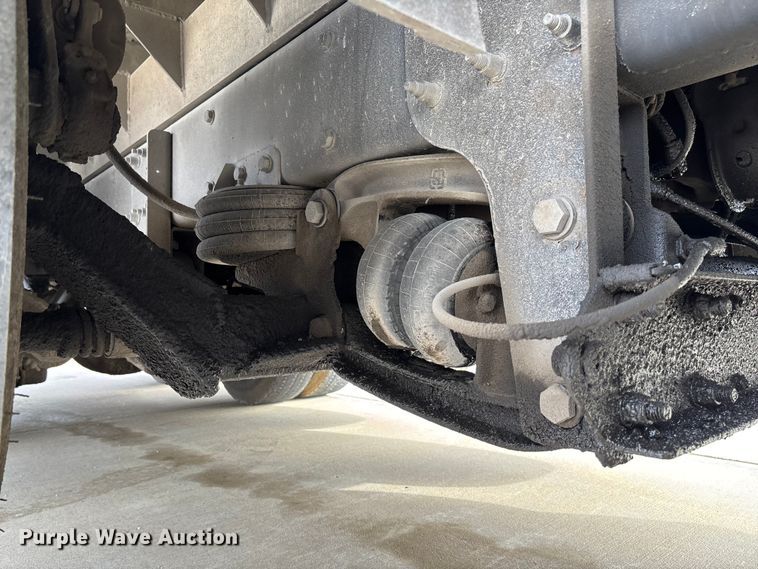 image for item FB3196 2013 Peterbilt 367 dump truck