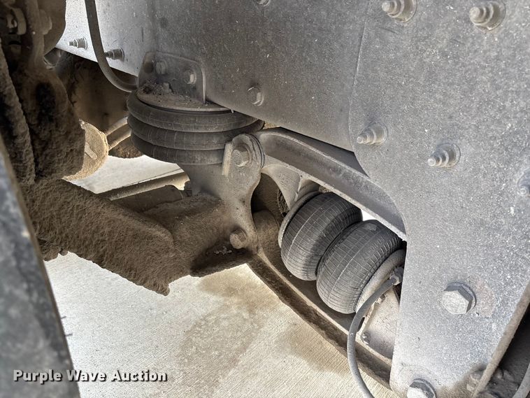 image for item FB3196 2013 Peterbilt 367 dump truck