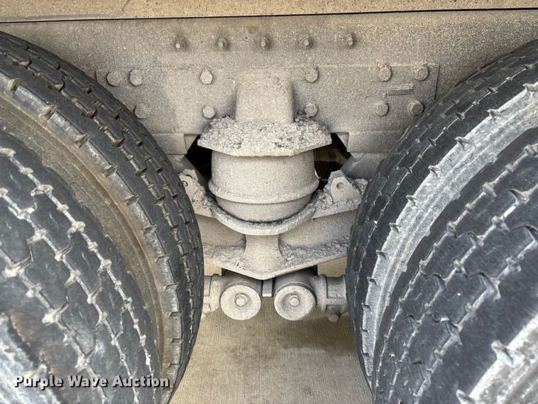 image for item FB3196 2013 Peterbilt 367 dump truck