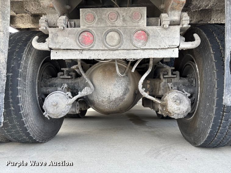 image for item FB3196 2013 Peterbilt 367 dump truck