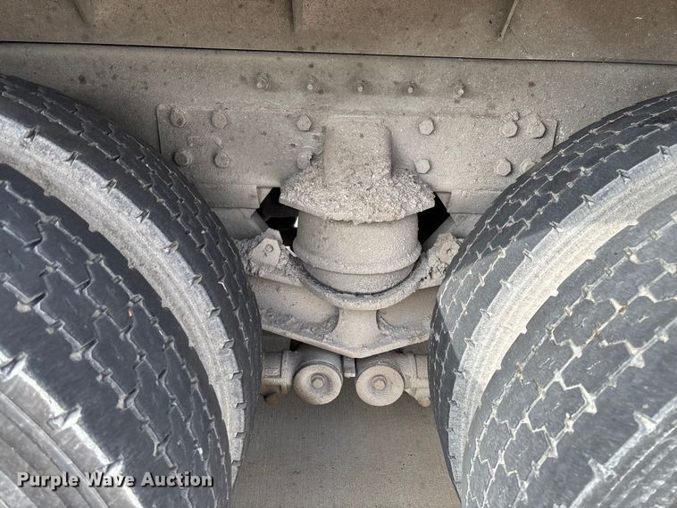 image for item FB3196 2013 Peterbilt 367 dump truck