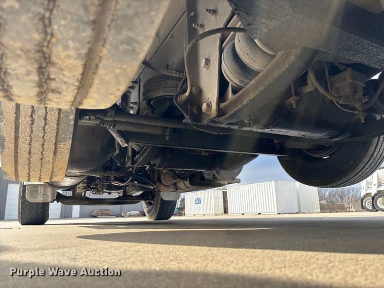 image for item FB3196 2013 Peterbilt 367 dump truck