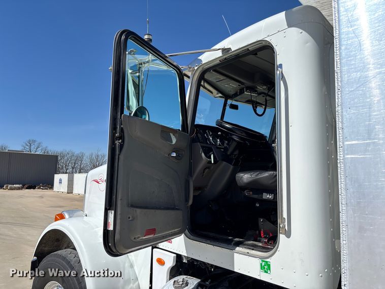 image for item FB3196 2013 Peterbilt 367 dump truck