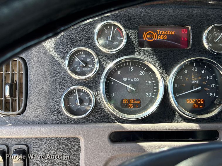 image for item FB3196 2013 Peterbilt 367 dump truck