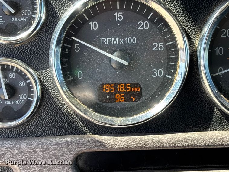 image for item FB3196 2013 Peterbilt 367 dump truck