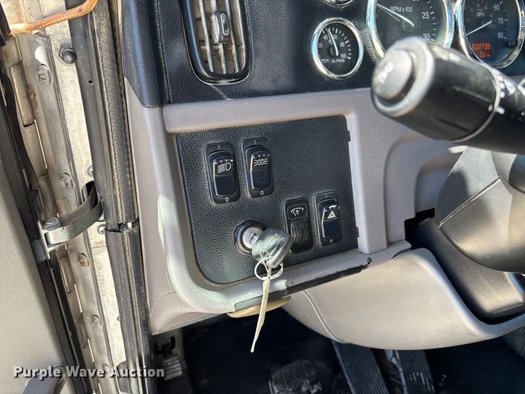 image for item FB3196 2013 Peterbilt 367 dump truck