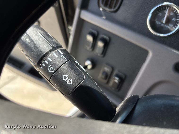 image for item FB3196 2013 Peterbilt 367 dump truck