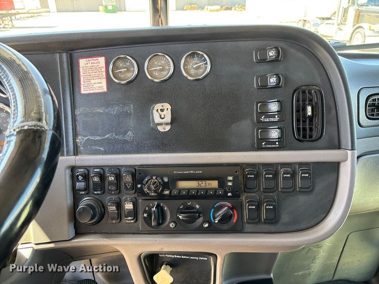 image for item FB3196 2013 Peterbilt 367 dump truck