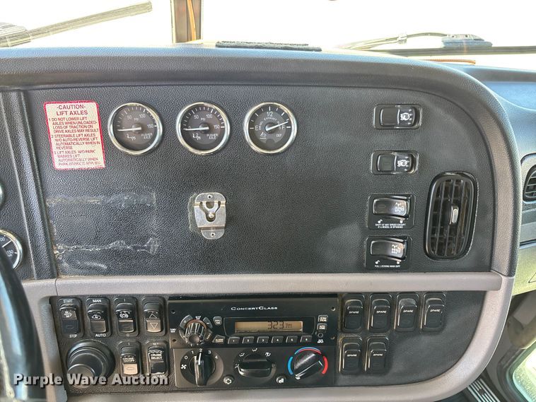 image for item FB3196 2013 Peterbilt 367 dump truck