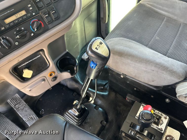 image for item FB3196 2013 Peterbilt 367 dump truck