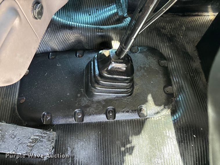 image for item FB3196 2013 Peterbilt 367 dump truck