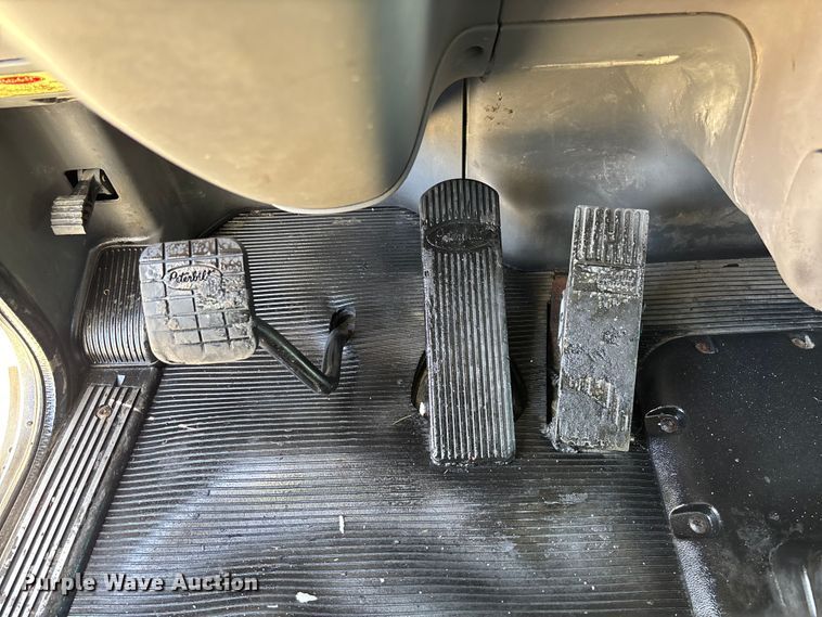 image for item FB3196 2013 Peterbilt 367 dump truck