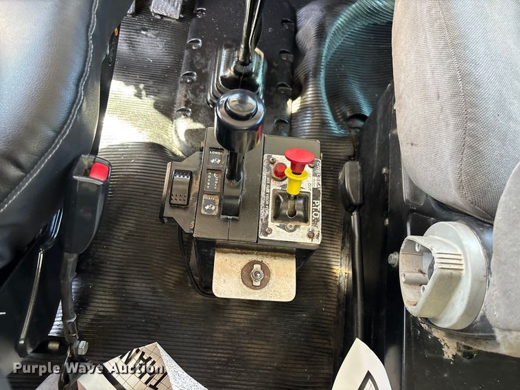 image for item FB3196 2013 Peterbilt 367 dump truck