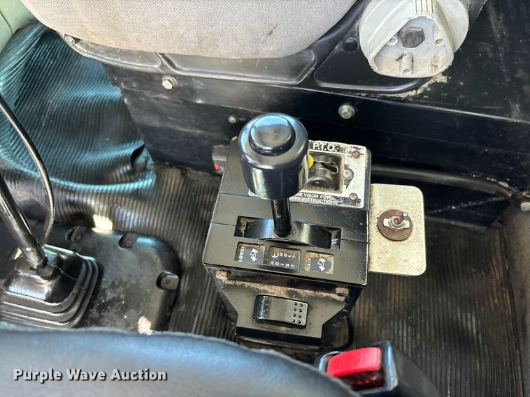 image for item FB3196 2013 Peterbilt 367 dump truck