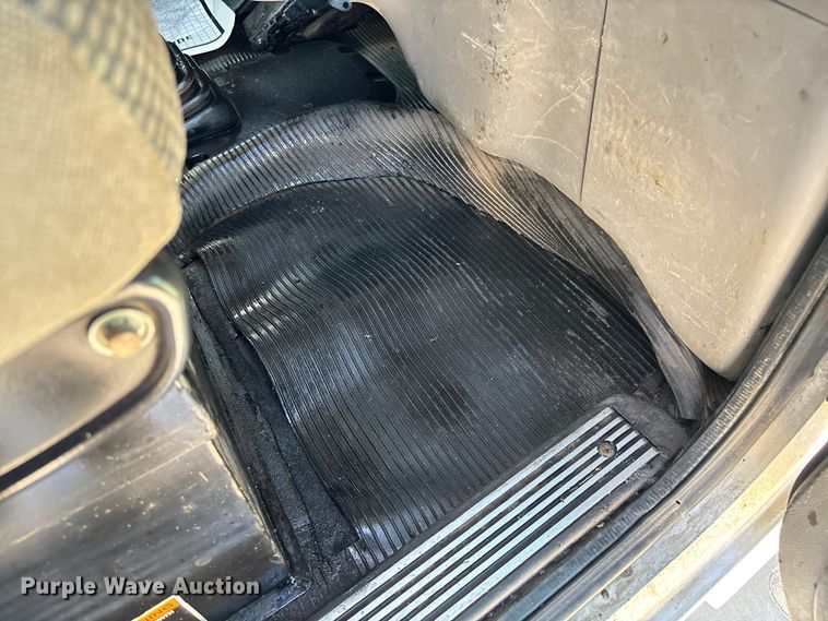 image for item FB3196 2013 Peterbilt 367 dump truck