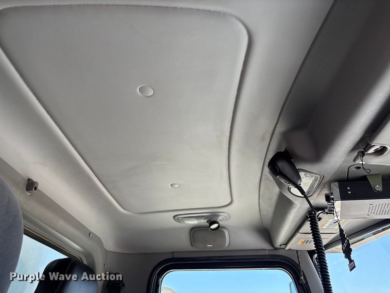 image for item FB3196 2013 Peterbilt 367 dump truck