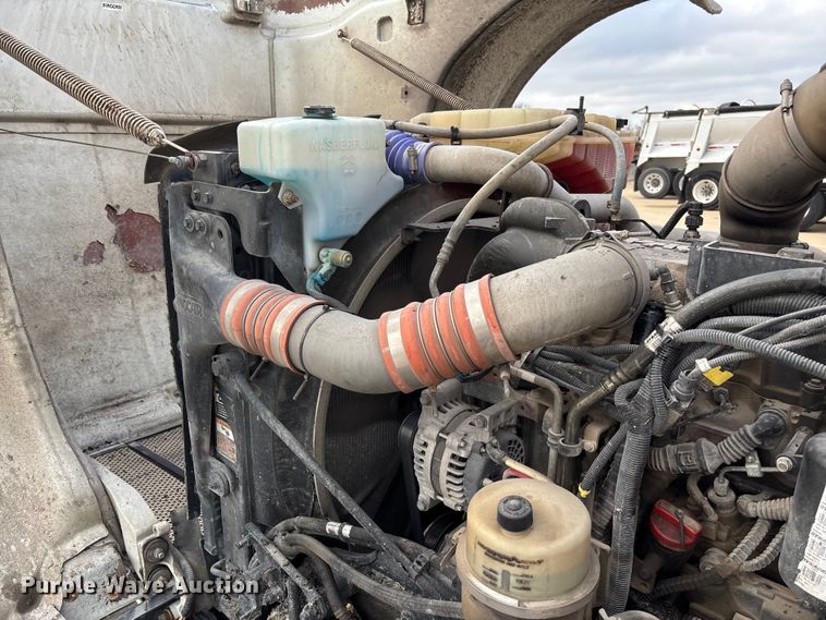 image for item FB3196 2013 Peterbilt 367 dump truck