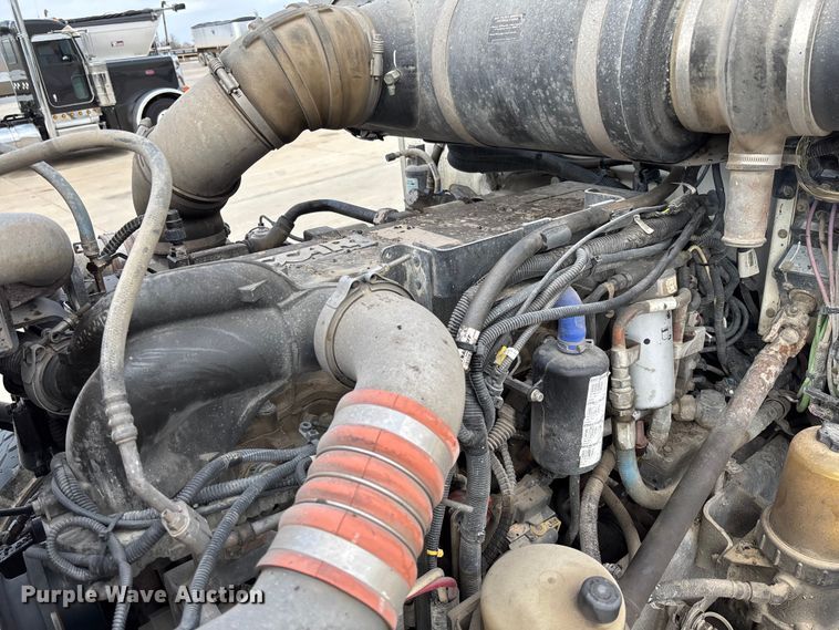 image for item FB3196 2013 Peterbilt 367 dump truck