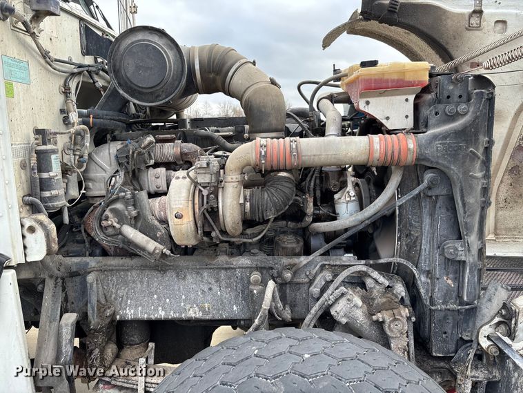 image for item FB3196 2013 Peterbilt 367 dump truck