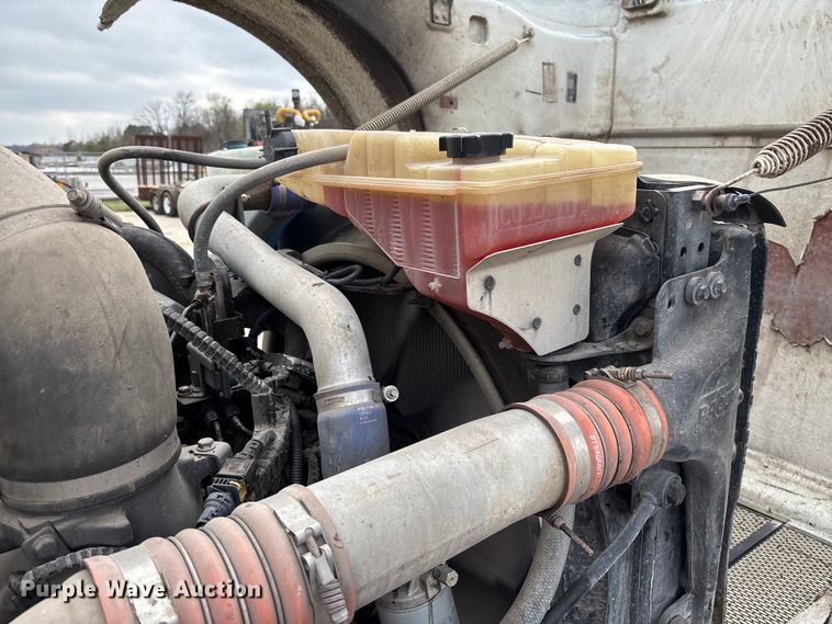 image for item FB3196 2013 Peterbilt 367 dump truck