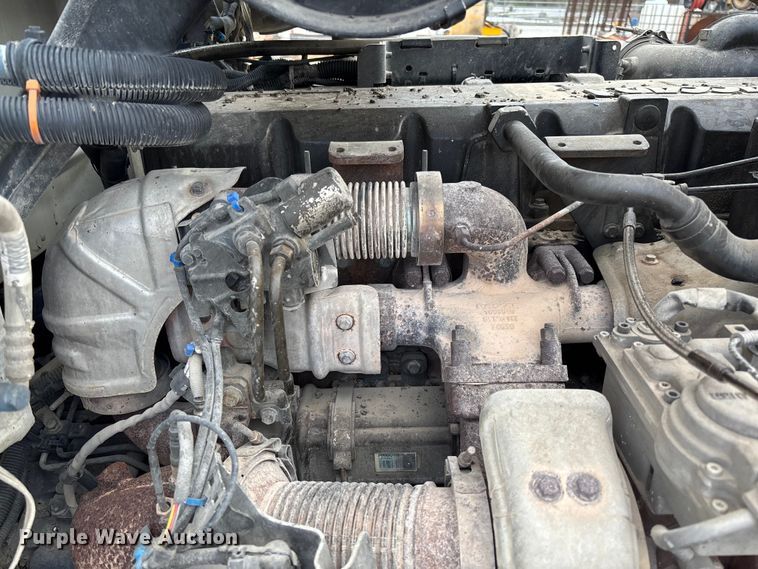 image for item FB3196 2013 Peterbilt 367 dump truck