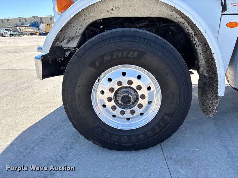 image for item FB3196 2013 Peterbilt 367 dump truck